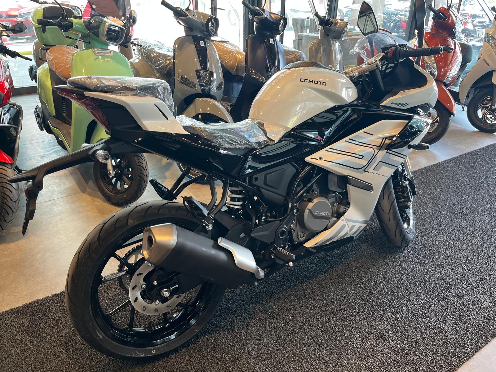 CF MOTO 250 SR 2026 MODEL BEYAZ RENK - Görsel 12