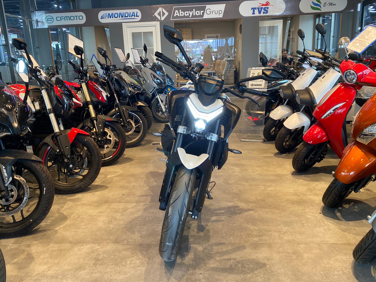 CF MOTO 450 NK 2026 MODEL BEYAZ/GRİ RENK - Görsel 5