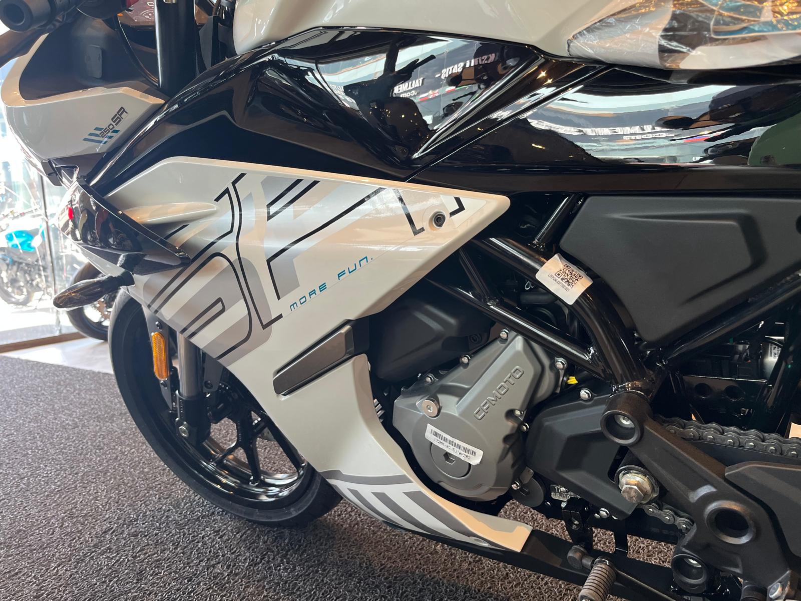 CF MOTO 250 SR 2026 MODEL BEYAZ RENK - Görsel 6