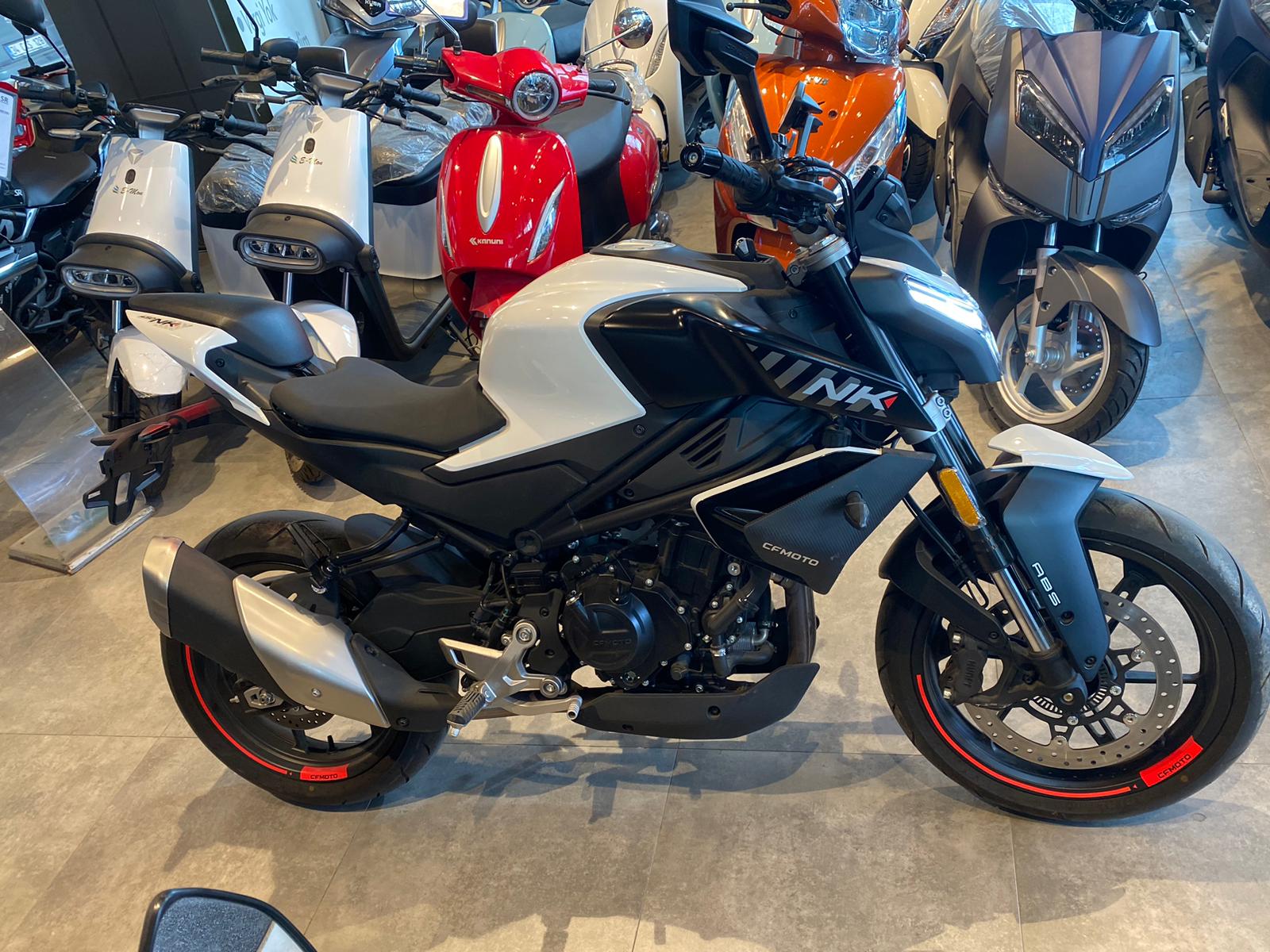 CF MOTO 450 NK 2026 MODEL BEYAZ/GRİ RENK - Görsel 4