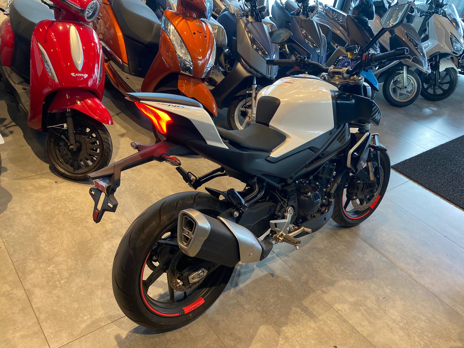CF MOTO 450 NK 2026 MODEL BEYAZ/GRİ RENK - Görsel 6