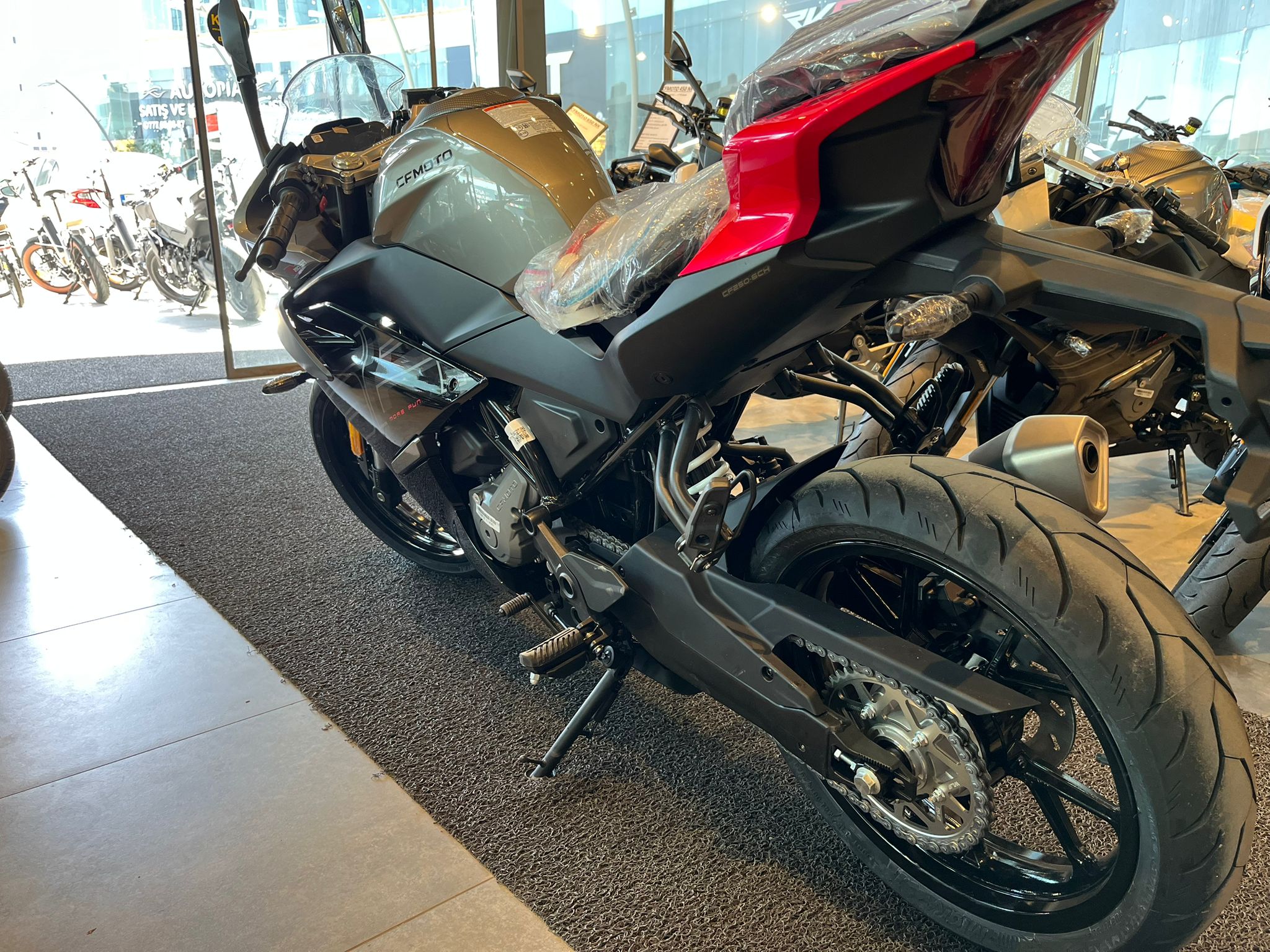 CF MOTO 250 SR 2026 MODEL GRİ RENK - Görsel 8