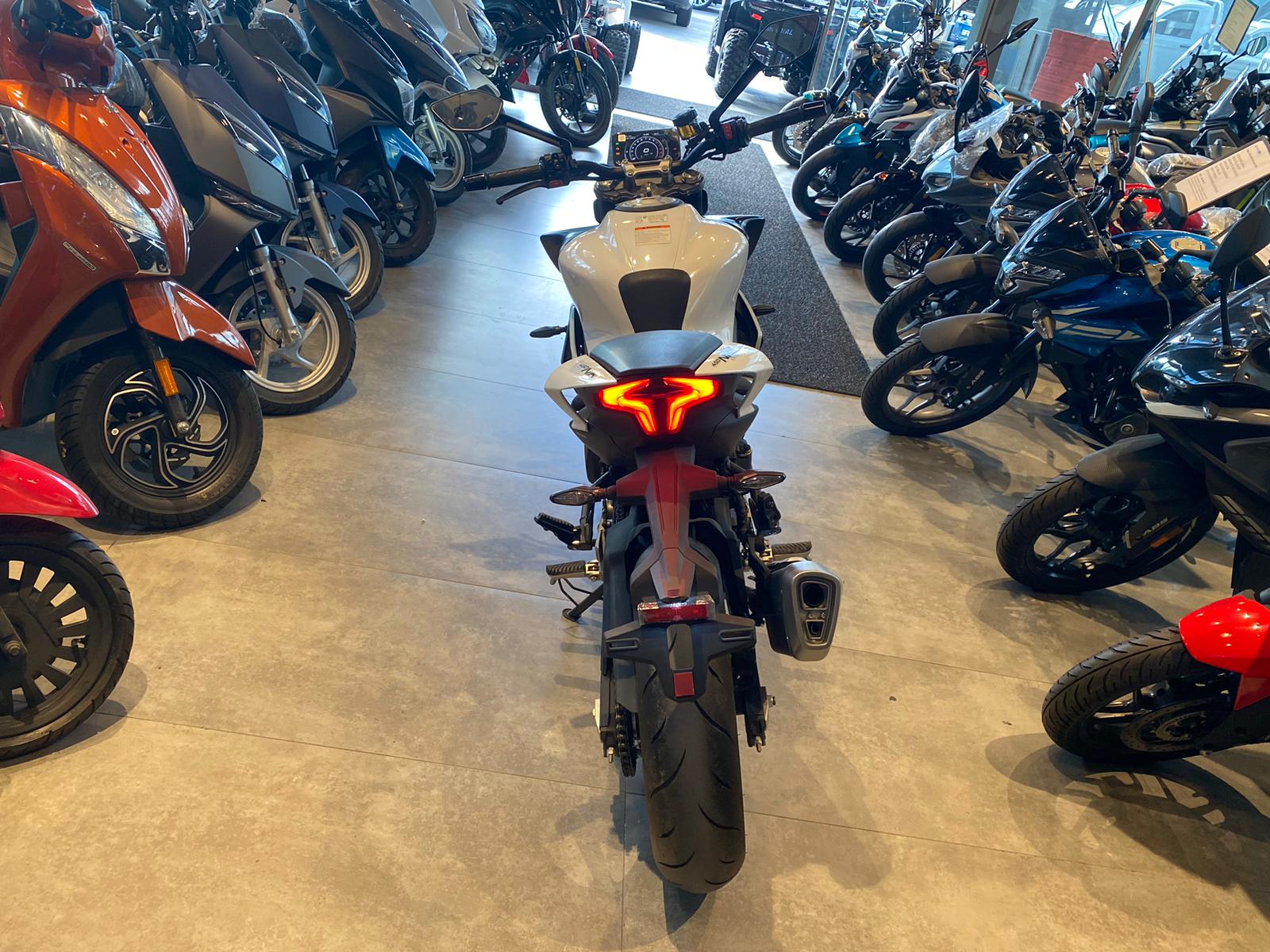 CF MOTO 450 NK 2026 MODEL BEYAZ/GRİ RENK - Görsel 11