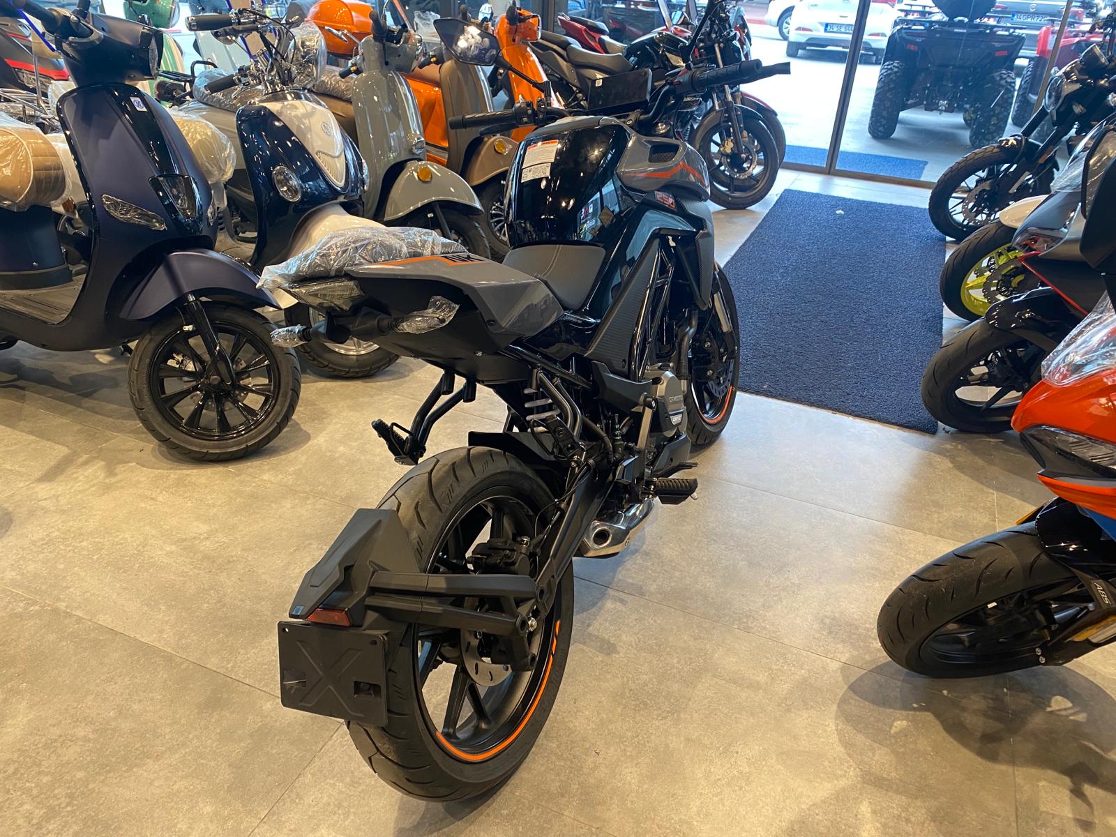 CF MOTO 250 NK 2026 MODEL SİYAH RENK - Görsel 8