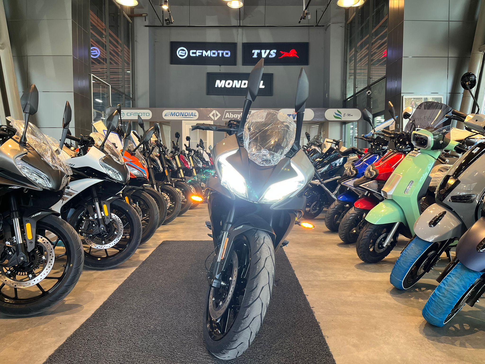 CF MOTO 250 SR 2026 MODEL GRİ RENK - Görsel 3