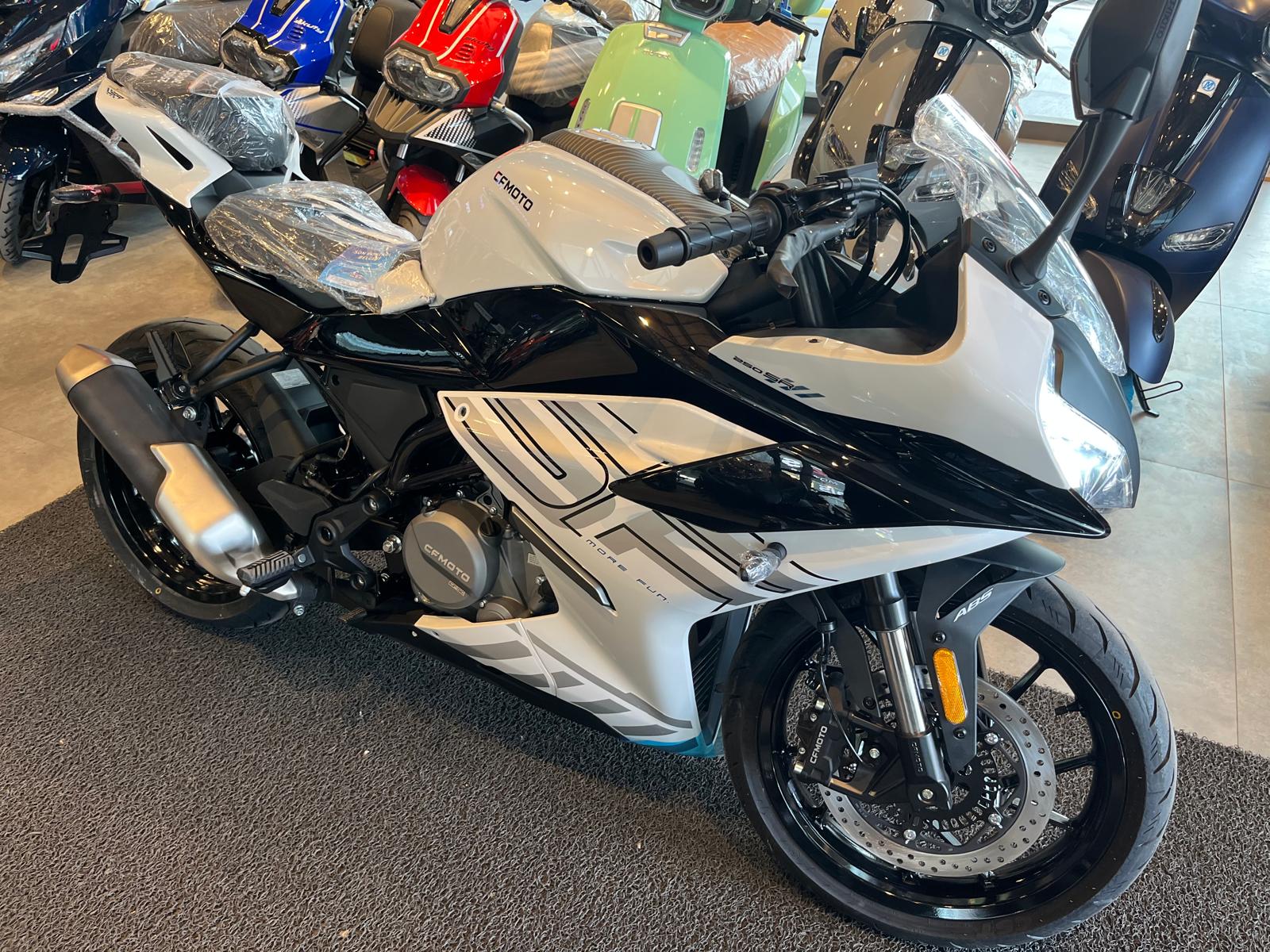 CF MOTO 250 SR 2026 MODEL BEYAZ RENK - Görsel 3