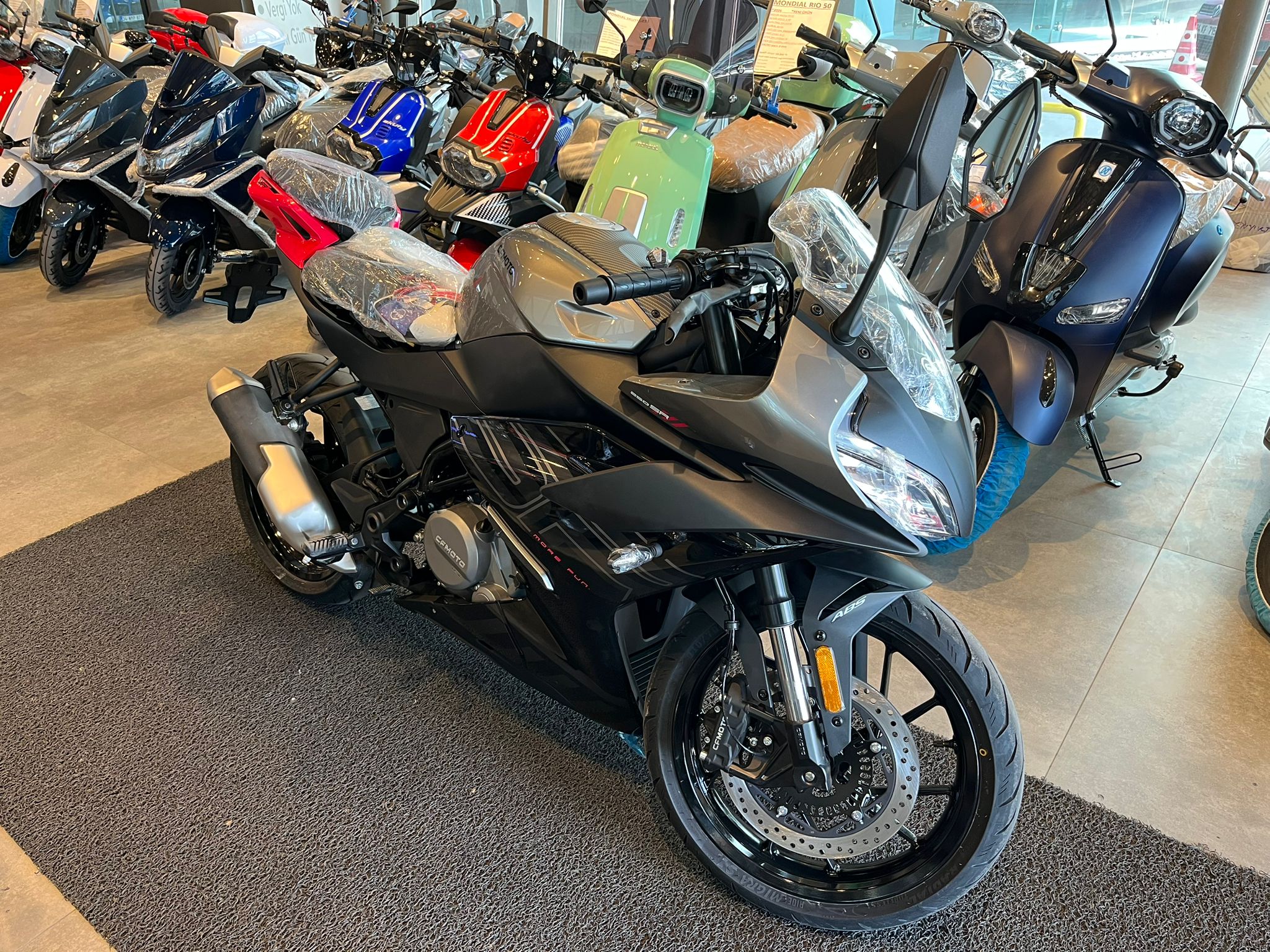 CF MOTO 250 SR 2026 MODEL GRİ RENK - Görsel 5
