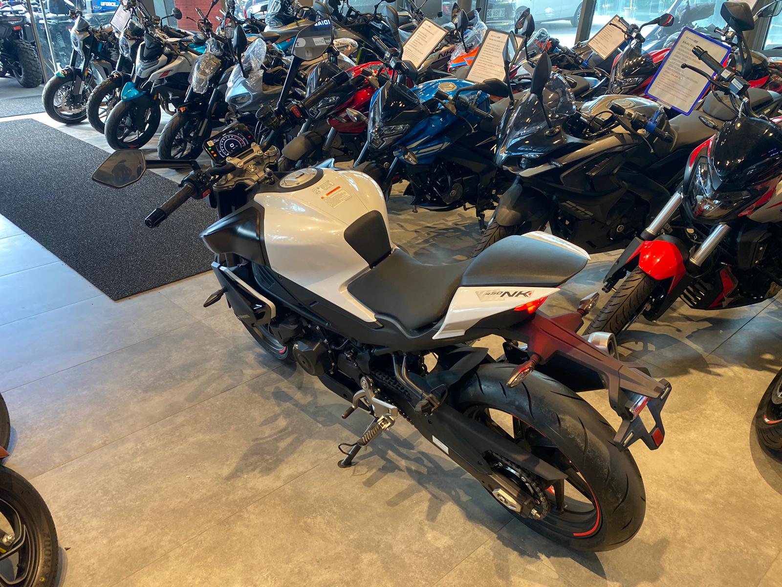 CF MOTO 450 NK 2026 MODEL BEYAZ/GRİ RENK - Görsel 9