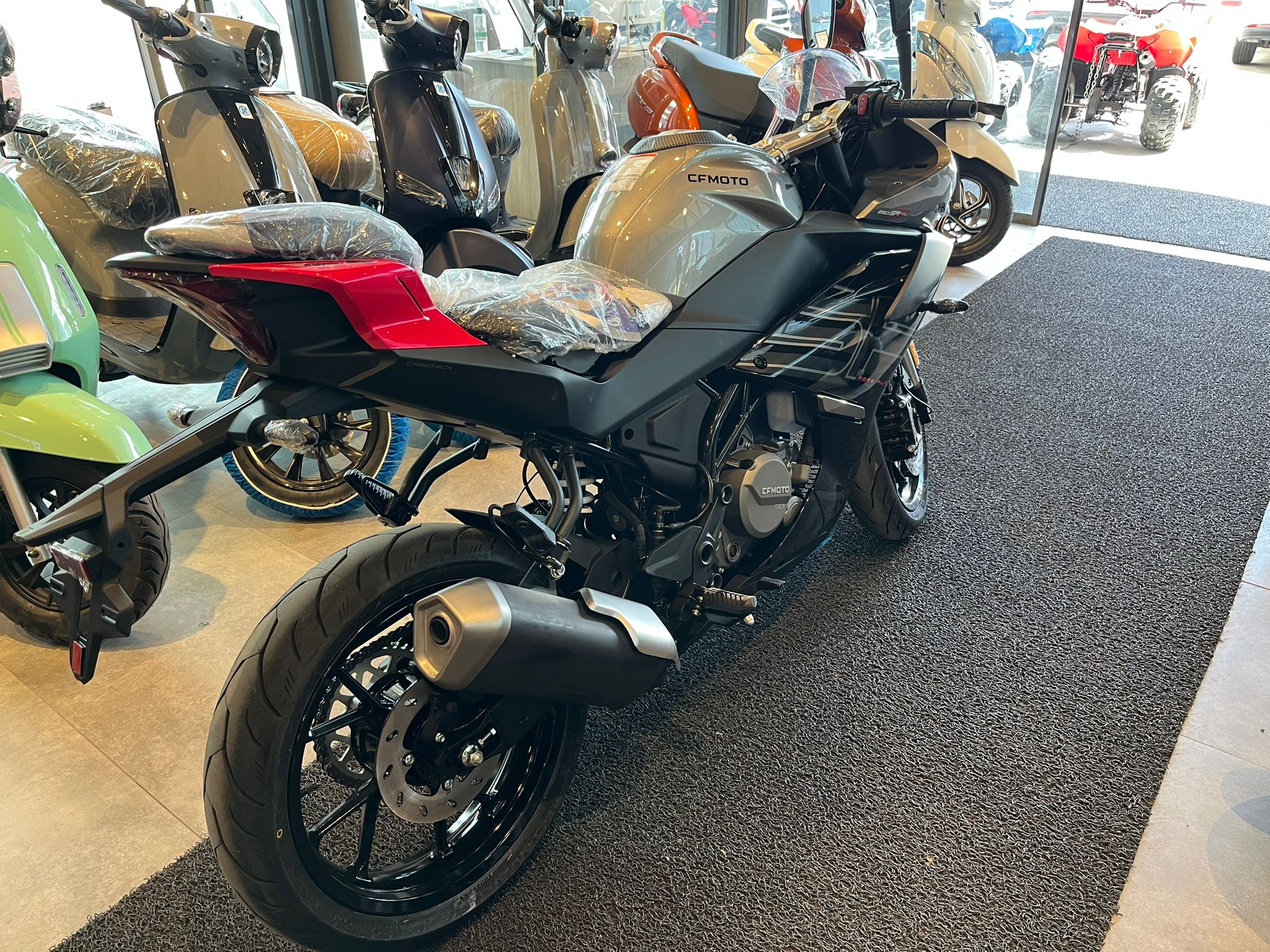 CF MOTO 250 SR 2026 MODEL GRİ RENK - Görsel 9